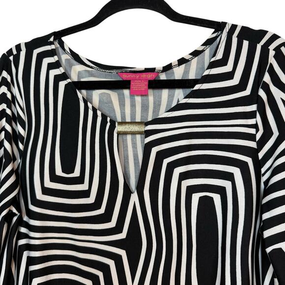 Sunny Leigh Black and White Geometric print 3/4 wide sleeve blouse Large - Picture 3 of 5